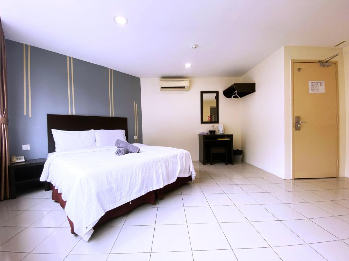 Your Hotel Klang By D'Concept Екстер'єр фото